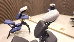 Massage en entreprise réalisé dans les locaux d'une société en Belgique.