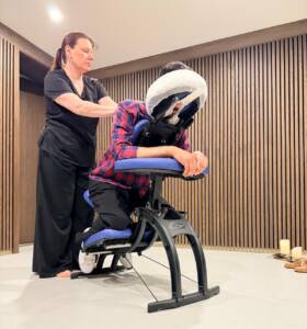 Massage en entreprise réalisé dans les locaux d'une société à Bruxelles