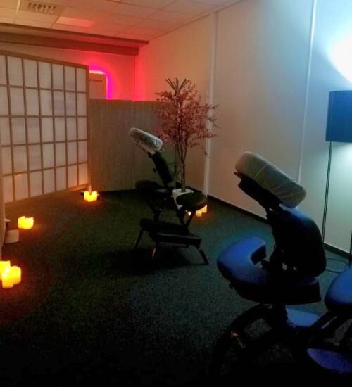 massage-en-entreprise-hiwbi.webp Massage en entreprise réalisé dans les locaux d'une société à Bruxelles