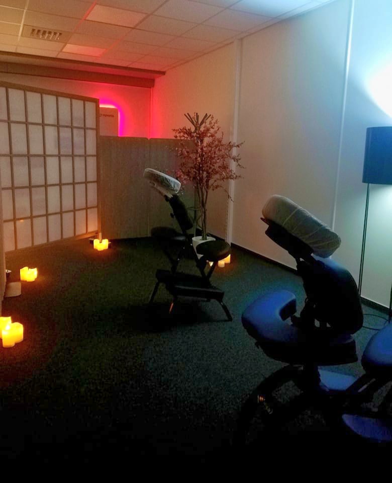 massage-en-entreprise-hiwbi.webp-4.jpg